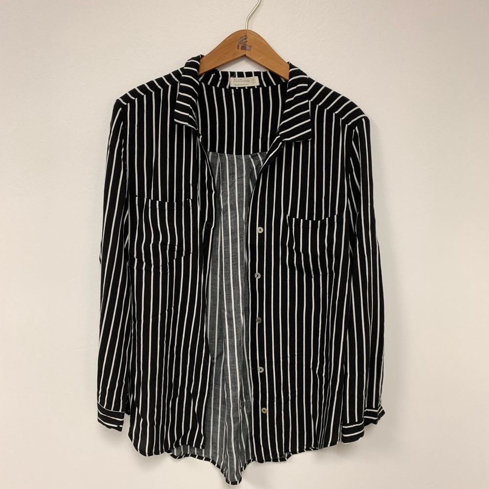 4/$19 🔥 striped black shirt